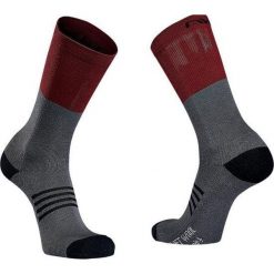 Skarpety rowerowe NORTHWAVE EXTREME PRO HIGH SOCK czarne. Czarne skarpety Northwave, bez wzorów. Za 88.00 zł.