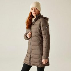 Płaszcz ocieplany damski REGATTA Starler. Brązowe płaszcze Regatta, bez wzorów, bez kaptura. Za 219.99 zł.