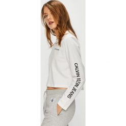 Calvin Klein Jeans - Bluzka. Czarne bluzki Calvin Klein Jeans, l, bez wzorów, z bawełny, bez kołnierzyka, bez ramiączek. W wyprzedaży za 129.90 zł.