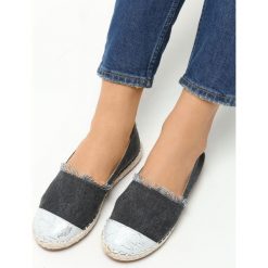 Czarne Espadryle Mamis. Czarne espadryle Born2be, bez wzorów, bez obcasa, na platformie, bez zapięcia. Za 29.99 zł.