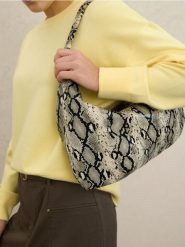 Torebka na ramię z wężowym motywem - wielobarwny. Torby na ramię Sinsay, bez wzorów, na ramię, bez dodatków. Za 49.99 zł.