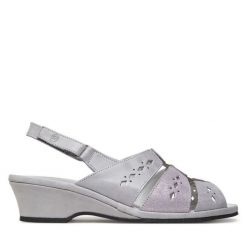 Sandały Suave. Białe sandały Suave, bez wzorów, bez obcasa, na koturnie, bez zapięcia. Za 399.99 zł.