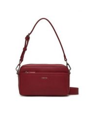Calvin Klein Torebka Ck Must Convertible Camera Bag K60K612280 Bordowy. Czerwone torebki klasyczne Calvin Klein, bez wzorów, ze skóry, bez dodatków. Za 559.99 zł.