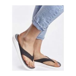 Crocs 205182-05M BLACK/SMOKE, japonki. Czarne klapki Crocs, bez wzorów, bez obcasa. Za 134.00 zł.