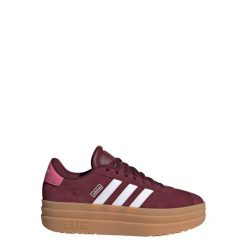 Kapcie ADIDAS VL COURT BOLD J Bordeaux. Białe obuwie domowe Adidas, bez wzorów, z tkaniny, bez zapięcia. W wyprzedaży za 251.10 zł.