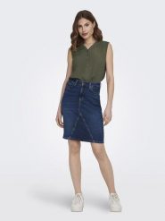 ONLY Top "Jette" w kolorze khaki rozmiar: 38. Brązowe topy Only, bez wzorów, z wiskozy, bez kołnierzyka, bez ramiączek. Za 63.95 zł.
