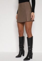 Beżowe Spódnico-Szorty Krótkie z Rozcięciem na Boku Irindel. Brązowe szorty Born2be, bez wzorów, z wiskozy, eleganckie, z podwyższonym stanem. Za 99.99 zł.