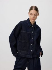 Jeansowa koszula z kieszeniami - granatowy. Niebieskie koszule Reserved, l, bez wzorów, z denimu, bez kołnierzyka, bez ramiączek. Za 129.99 zł.