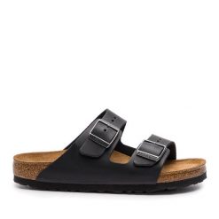 Klapki Birkenstock. Czerwone klapki Birkenstock, bez wzorów, bez obcasa. Za 239.99 zł.