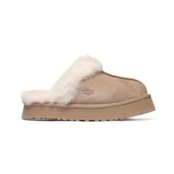 Kapcie damskie szare UGG W DISQUETTE. Szare obuwie domowe UGG, bez wzorów, bez zapięcia. Za 699.00 zł.