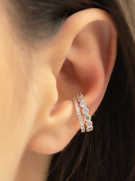 Miu Silver Srebrna nausznica rozmiar: onesize. Szare kolczyki Miu Silver, z cyrkonią, srebrne. Za 113.63 zł.