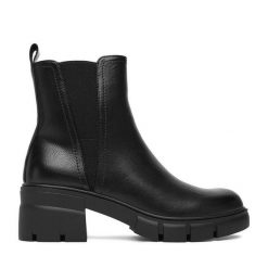 Sztyblety JENNY. Czarne botki Jenny, bez wzorów, bez obcasa, na płaskiej podeszwie, bez zapięcia. Za 159.99 zł.