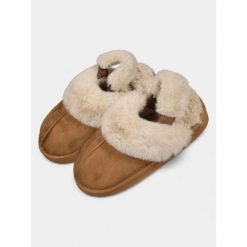 Kapcie Damskie Barts Ayumies. Brązowe obuwie domowe Barts, bez wzorów, bez zapięcia. Za 217.15 zł.