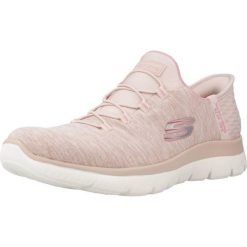 Damskie SUMMITS DAZZLING HAZE Slip-On Różowy. Czerwone obuwie sportowe Skechers, z materiału, bez zapięcia. Za 259.99 zł.