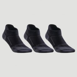 Skarpety sportowe tenis RS 900 3 pary. Czarne skarpety ARTENGO, bez wzorów, z bawełny. Za 54.99 zł.