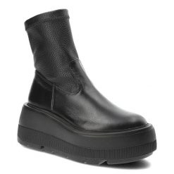 Czarne Botki Armodo Modne Buty Damskie. Czarne botki Armodo, bez wzorów, ze skóry, bez obcasa, na platformie, bez zapięcia. Za 369.00 zł.