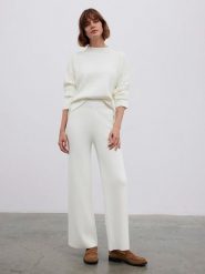 BGN Spodnie w kolorze kremowym rozmiar: 34. Brązowe spodnie materiałowe BGN, na co dzień, bez wzorów, z materiału. Za 100.04 zł.