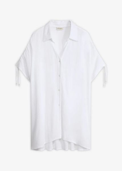 Bluzka plażowa oversize z marszczonej tkaniny. Białe bluzki bonprix, bez wzorów, z tkaniny, bez kołnierzyka, bez ramiączek. Za 97.99 zł.