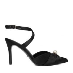 Szpilki DeeZee. Czarne szpilki DeeZee, bez wzorów, bez obcasa, na szpilce, bez zapięcia. Za 149.99 zł.