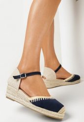 Granatowe Sandały na Plecionej Koturnie Septi. Niebieskie sandały Born2be, bez wzorów, bez obcasa, na koturnie, bez zapięcia. Za 59.99 zł.