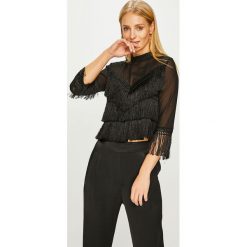 Answear - Bluzka. Czarne bluzki ANSWEAR, l, z aplikacjami, z dzianiny, casualowe, bez kołnierzyka, bez ramiączek. W wyprzedaży za 119.90 zł.