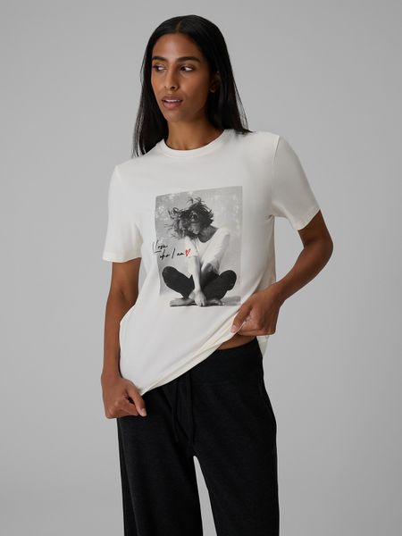 4F T-shirt relaxed z nadrukiem damski - kremowy M. Białe t-shirty 4f, m, bez wzorów, z bawełny, bez kołnierzyka, bez ramiączek. Za 79.99 zł.