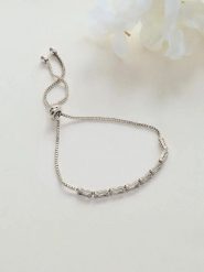 Heliophilia Bransoletka z elementami ozdobnymi rozmiar: onesize. Szare bransoletki Heliophilia, z cyrkonią, metalowe. Za 34.99 zł.