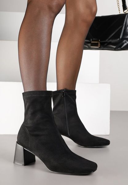 Czarne Botki Vices na Stożkowym Obcasie z Kwadratowym Noskiem Aziste. Czarne botki Born2be, bez wzorów, z jeansu, bez obcasa, na obcasie, bez zapięcia. Za 129.99 zł.