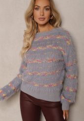 Ciemnoszary Sweter o Włochatej Fakturze w Kolorowe Paski z Dzianiny z Wełną Rinzina. Szare swetry Renee, uniwersalny, bez wzorów, z dzianiny, bez ramiączek. Za 59.99 zł.