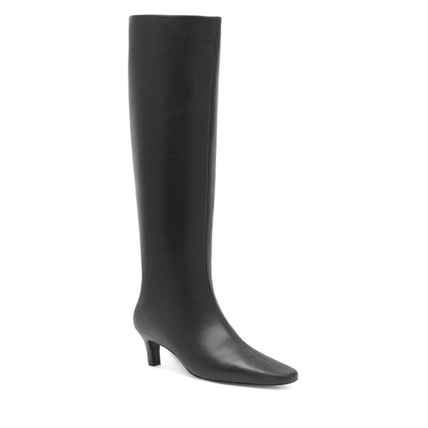 Kozaki GINO ROSSI. Czarne kozaki Gino Rossi, bez obcasa, na szpilce, bez zapięcia. Za 419.99 zł.