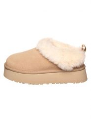 UGG Skórzane kapcie "W Tazzelle" w kolorze beżowym rozmiar: 36. Brązowe obuwie domowe UGG, bez wzorów, z wełny, bez zapięcia. Za 544.95 zł.