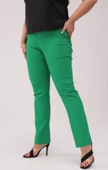Zielone spodnie Nilda z prostą nogawką wysoki stan PLUS SIZE XXL. Zielone spodnie materiałowe Nasi partnerzy, do pracy, plus size, bez wzorów, z elastanu, z podwyższonym stanem, plus size, krótkie. Za 159.90 zł.