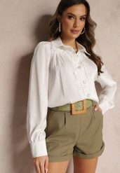 Biała Koszula z Koronkowymi Wstawkami i Ozdobnymi Guzikami Herinna. Białe koszule Renee, m, bez wzorów, z koronki, eleganckie, bez kołnierzyka, bez ramiączek. Za 69.99 zł.
