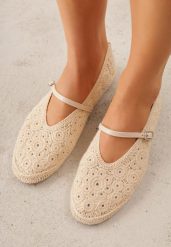 Ciemnobeżowe Ażurowe Balerinki VICES Ozdobione Plecionką Savamisa. Brązowe baleriny Renee, w ażurowe wzory, z materiału, z okrągłym noskiem, bez obcasa, na płaskiej podeszwie. Za 99.99 zł.