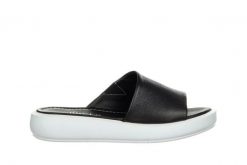 Klapki Bayla-161 161 72 11 Black 161497, Czarny, Skóra naturalna - 40. Czarne klapki Bayla, bez wzorów, z materiału, bez obcasa. W wyprzedaży za 149.00 zł.