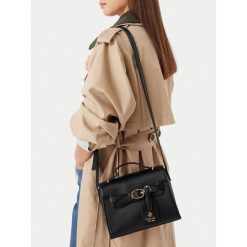 Torebka Beverly Hills Polo Club. Czarne torebki klasyczne Beverly Hills Polo Club, bez wzorów, bez dodatków. Za 199.99 zł.