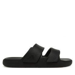 Klapki adidas. Czarne klapki Adidas, bez wzorów, bez obcasa. Za 149.99 zł.