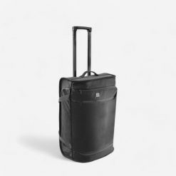Walizka sportowa Kipsta Essential 30 litrów. Czarne walizki KIPSTA, bez wzorów. Za 139.99 zł.