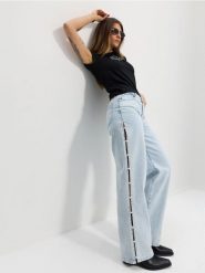 Jeansy straight wide leg ze średnim stanem i sztucznymi perełkami - niebieski. Niebieskie jeansy Sinsay, l, bez wzorów. Za 69.99 zł.