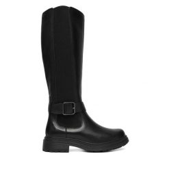 Kozaki Clarks. Czarne kozaki Clarks, bez obcasa, na płaskiej podeszwie, bez zapięcia. Za 789.99 zł.