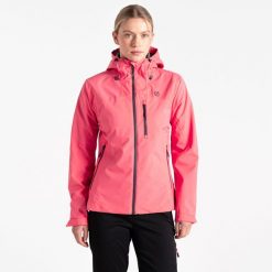 Kurtka turystyczna przeciwdeszczowa damska Mountain Series 2.0. Czerwone kurtki sportowe Dare 2b, bez wzorów, bez kaptura, trekkingowe. W wyprzedaży za 499.99 zł.