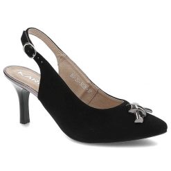 Sandały damskie Karino, naturalna skóra licowa z odkrytą piętą i regulowanym paskiem na sprzączce spiczastym noskiem z metalową aplikacją oraz smukły. Czarne sandały Karino, z aplikacjami, ze skóry, eleganckie, bez obcasa, na obcasie, bez zapięcia. Za 209.00 zł.