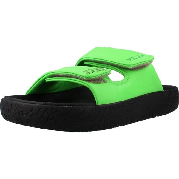 Sandały VEJA EM0221350A Zielony. Zielone sandały Veja, bez wzorów, ze skóry, bez obcasa, bez zapięcia. Za 530.99 zł.