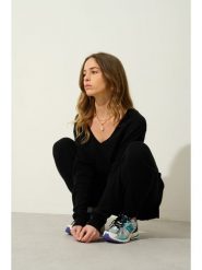 AUTHENTIC CASHMERE Kaszmirowy sweter "Giegn" w kolorze czarnym rozmiar: L. Czarne swetry AUTHENTIC CASHMERE, l, bez wzorów, z kaszmiru, bez ramiączek. Za 401.45 zł.