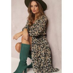 Zielona Sukienka Kopertowa z Gumką w Talii Jarne. Zielone sukienki Renee, l, bez wzorów, z materiału, boho, bez kołnierzyka, bez ramiączek, maxi, kopertowe. Za 64.99 zł.