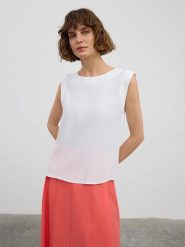 BGN Bluzka w kolorze białym rozmiar: 38. Białe bluzki BGN, bez wzorów, z wiskozy, bez kołnierzyka, bez ramiączek. Za 74.46 zł.