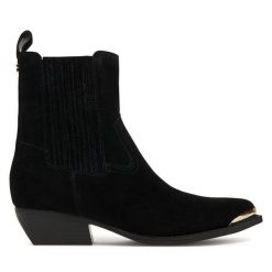 Kowbojki Guess. Czarne botki Guess, z aplikacjami, bez obcasa, na słupku, bez zapięcia. Za 849.99 zł.