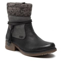 Botki Rieker. Czarne botki Rieker, bez wzorów, bez obcasa, na płaskiej podeszwie, bez zapięcia. Za 399.99 zł.