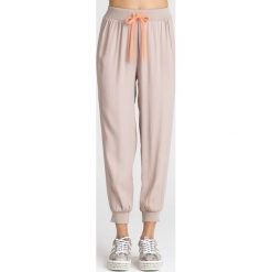 SPODNIE DRESOWE Twinset U&B. Brązowe spodnie dresowe Twinset U&B, l, z aplikacjami, z dresówki. Za 359.40 zł.