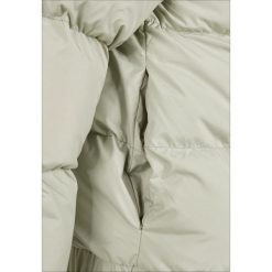 Kurtka damska Urban Classics hooded puffer-grandes tailles. Zielone kurtki Urban Classics, na zimę, bez wzorów, z puchu, z kapturem. Za 339.50 zł.